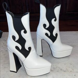 LAMODA FEELINGS PLATFORM ANKLE BOOTS | size 6